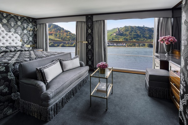 Uniworld Boutique S.S. ANTOINETTE Suite 26.jpg